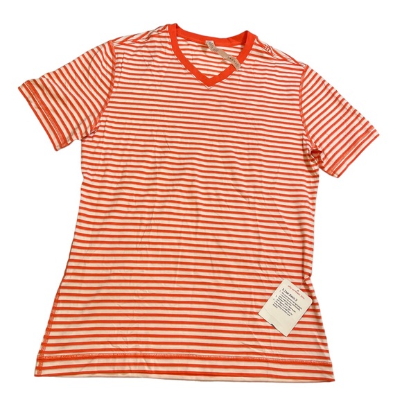 Lululemon 5 Year Basic V Cut Tee Shirt Medium - Picture 2 of 7